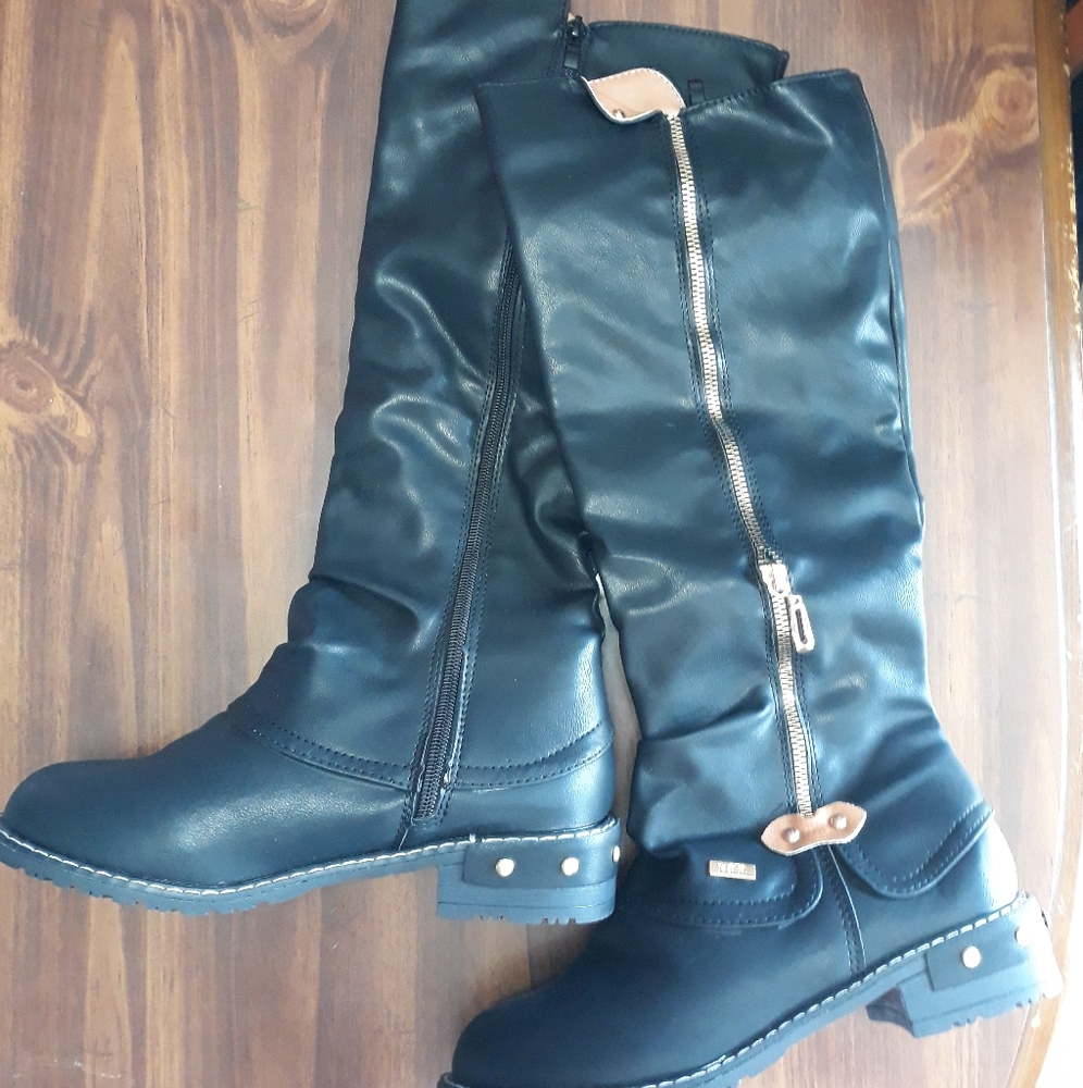 Women's size 7 1/2 knee high boots